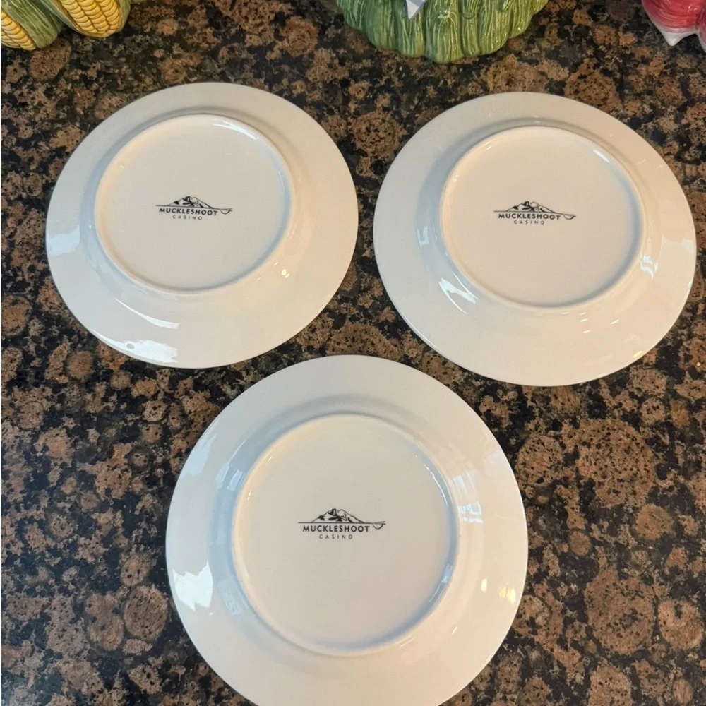 ❤️💚❤️ Festive Holiday Plates.  - White with Red and Green Accents - Picture 5 of 6